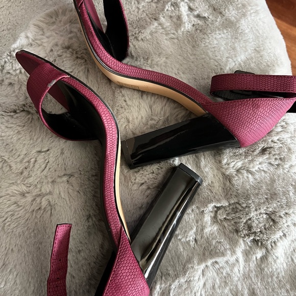 Call it spring burgundy high heels women’s sandals, size 8.5 - Picture 6 of 12